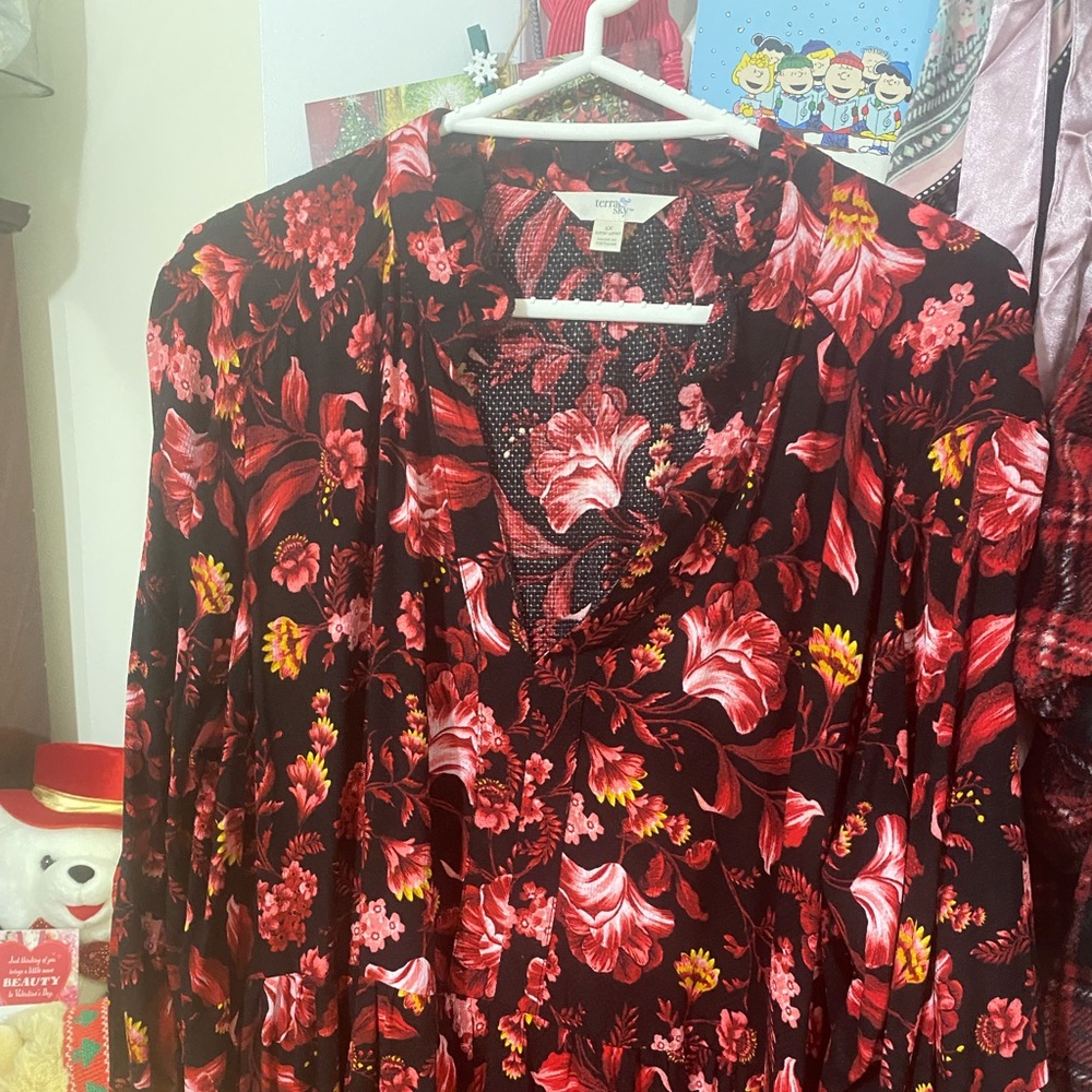 Beautiful, comfortable Maxi Dress; Colorful pattern; never worn. Size 1X